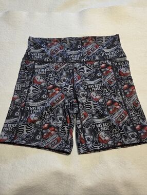 Constantly Varied Gear Black, Gray and Red Graphic Workout Shorts. Sz M Like New